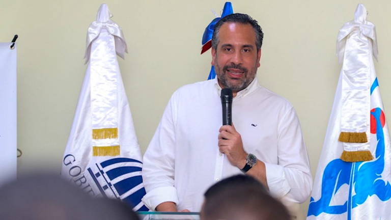 Liceo Juan Pablo Duarte recibe la noticia de que sus canchas serán techadas.